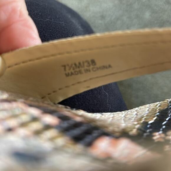 Sandles Vince camuto snake pattern multi color 3” heel - Picture 5 of 5